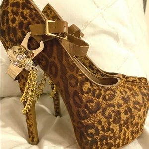 * ZIGiny 6.75" stiletto, 2" platform. Size: 7
